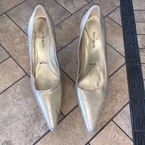 Amalfi Shoes Amalfi Gold Pumps
Brand: Amalfi